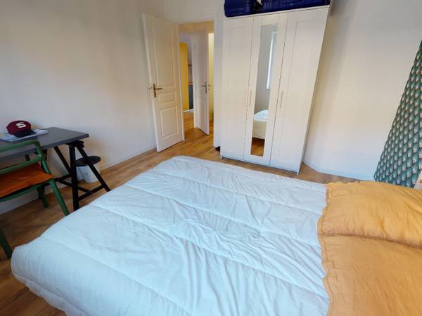 Colocation / Appartement 7 pièces de 150 m², Oullins-Pierre-Bénite, Rue Ferrer / Photo 2