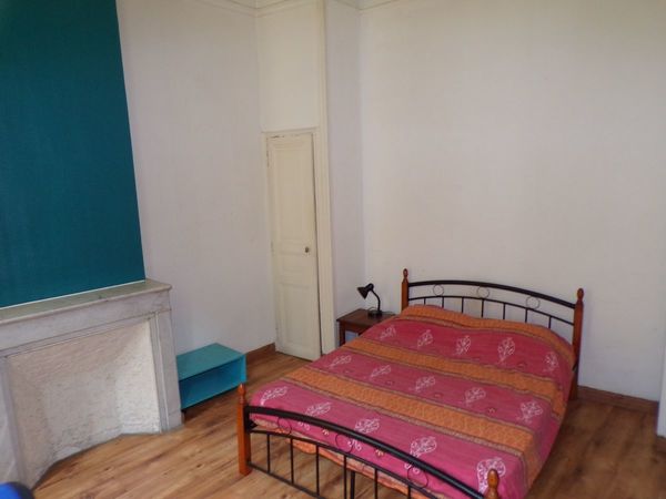 Colocation / Appartement 4 pièces de 72 m², Marseille, Rue De Crimée / Photo 2