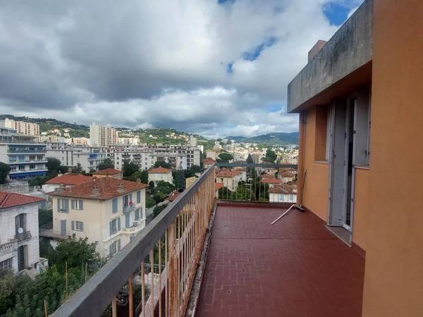 Location / Studio de 30 m², Nice, Rue Valentiny / Photo 8