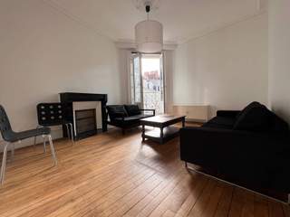 Room in a live-in landlord's home / 3 rooms apartment, Nantes