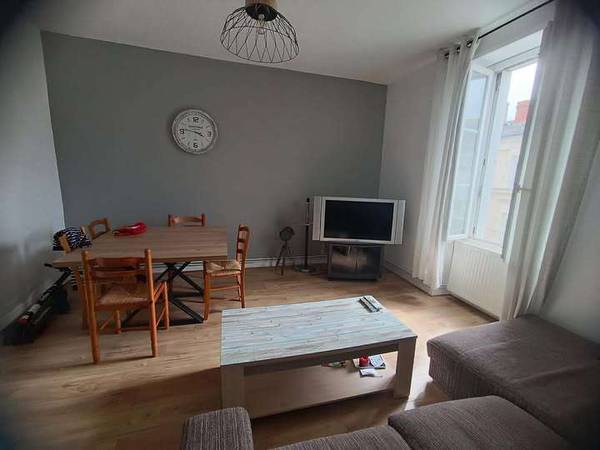 Colocation / Appartement 9 pièces de 90 m², Angers, Rue Lardin de Musset / Photo 2