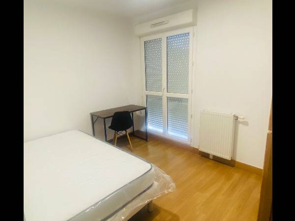 Colocation / Appartement 5 pièces de 80 m², Torcy, Rue du Perrier / Photo 2