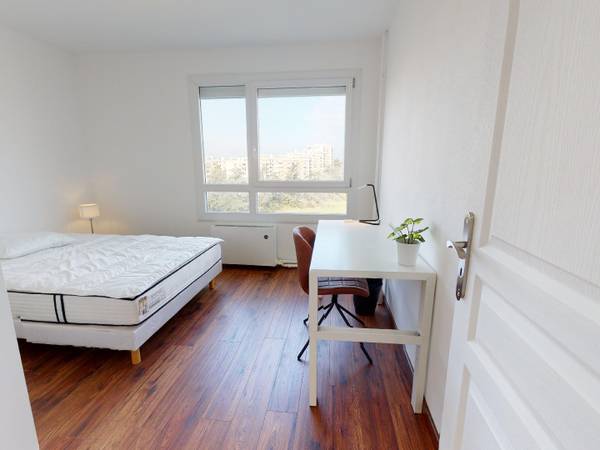 Colocation / Appartement 5 pièces de 77 m², Oullins, Boulevard de l'Europe / Photo 2