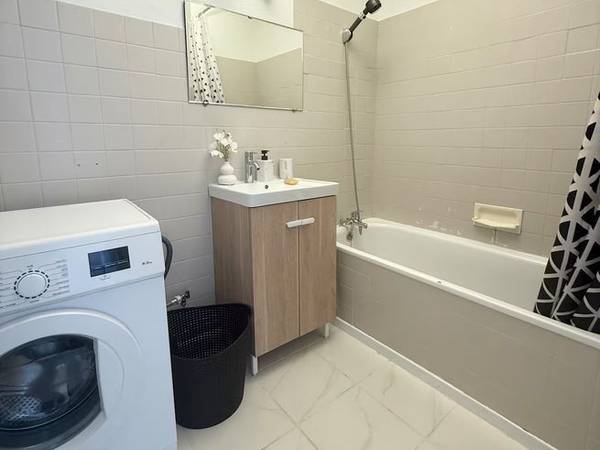 Location / Appartement 1 pièce de 36 m², Talence, Rue Frédéric Sévène / Photo 2