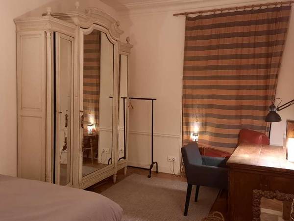 Chambre chez l'habitant / Appartement 4 pièces de 80 m², Paris, Rue Blanche / Photo 4