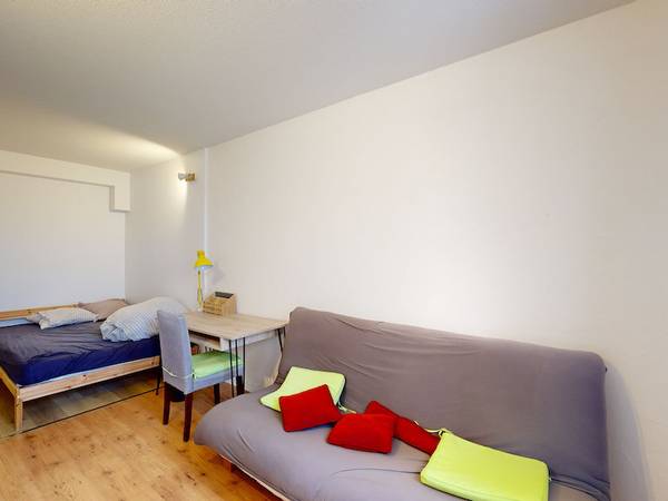 Colocation / Appartement 5 pièces de 87 m², Cergy, Place du Tertre / Photo 2