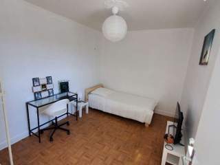 Colocation / 5 rooms apartment · 90 m², Paris, Rue Eva Kotchever