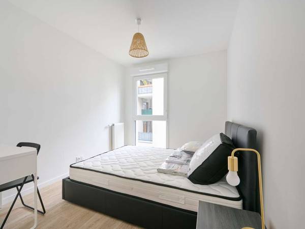 Colocation / Appartement 5 pièces de 107 m², Bobigny, Rue Frida Kahlo / Photo 2