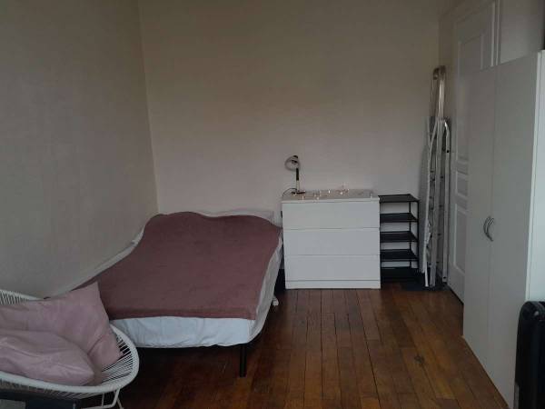 Colocation / Appartement 3 pièces de 4 m², Les Lilas, Rue Jean Moulin / Photo 2