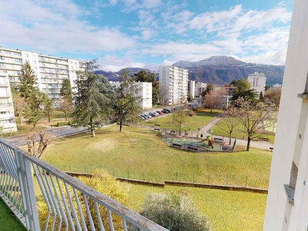 Colocation / Appartement 5 pièces de 85 m², Saint-Martin-d'Hères, Avenue de la Mogne / Photo 2