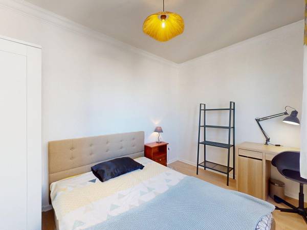 Colocation / Appartement 4 pièces de 68 m², Vénissieux, A Rue Ernest Renan / Photo 2