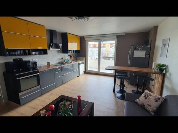 Colocation / Appartement 4 pièces de 84 m², Strasbourg, Avenue François Mitterrand / Photo 2