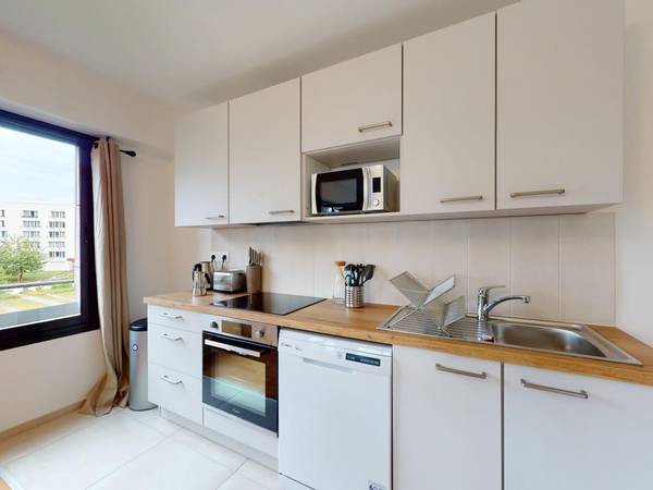 Colocation / Appartement 6 pièces de 108 m², Montigny-le-Bretonneux, 21 Avenue du Centre, / Photo 2