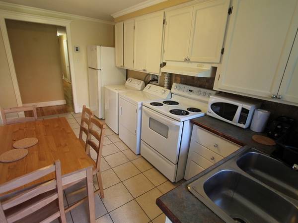 Colocation / Appartement 4 pièces de 80 m², Montréal / Photo 2