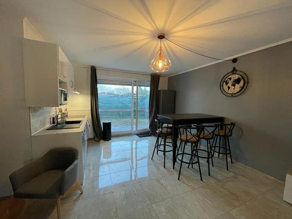 Colocation / Appartement 6 pièces de 97 m², Orléans, Allée Gaudier Brzeska / Photo 2