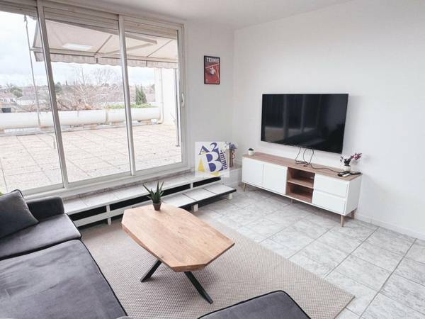 Location / Appartement 6 pièces de 102 m², Angoulême, Rue d'Alexandrie / Photo 2