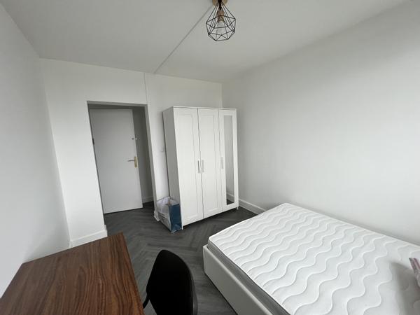 Colocation / Appartement 6 pièces de 97 m², Bagnolet, Rue de la Noue / Photo 2