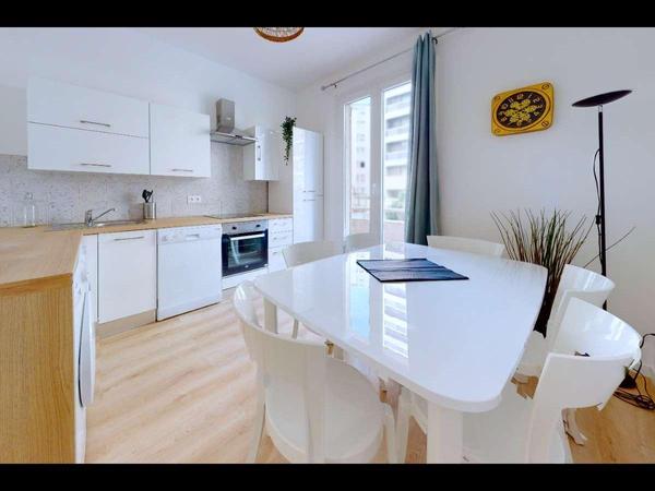 Colocation / Appartement 5 pièces de 80 m², Marseille, Rue du Camas / Photo 2