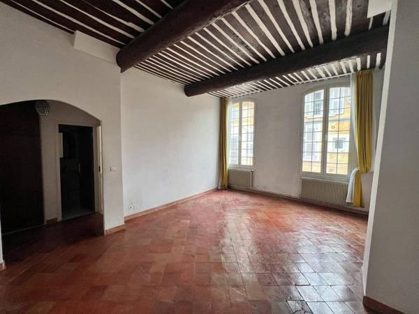 Location / Appartement 7 pièces de 164 m², Aix-en-Provence, Rue Roux Alphéran / Photo 2