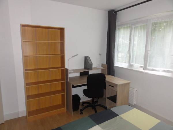 Colocation / Appartement 5 pièces de 90 m², Champs-sur-Marne, Allée des Souches Vertes / Photo 2