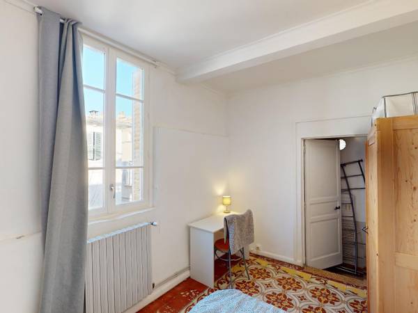 Colocation / Appartement 4 pièces de 75 m², Avignon, Rue de la Campane / Photo 2
