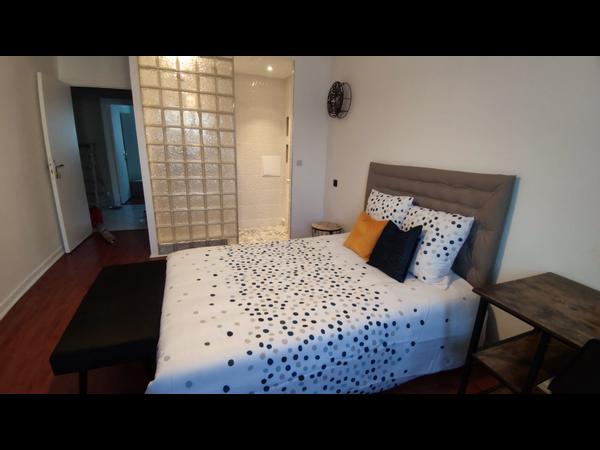 Colocation / Immeuble 3 pièces de 75 m², Vénissieux / Photo 2