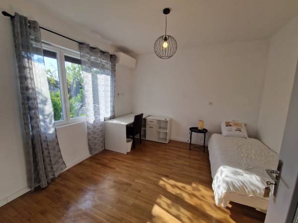 Colocation / Maison 4 pièces de 145 m², Vénissieux, Route de Corbas / Photo 7