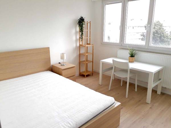 Colocation / Appartement 6 pièces de 107 m², Metz, Avenue André Malraux / Photo 2