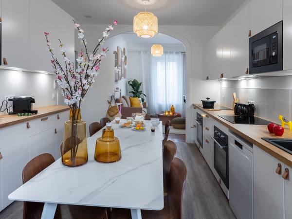 Colocation / Maison 8 pièces de 201 m², Vénissieux, Avenue Jean Jaures / Photo 2