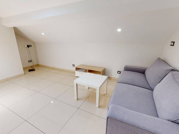 Location / Maison 1 pièce de 22 m², Vénissieux, Avenue Viviani / Photo 17