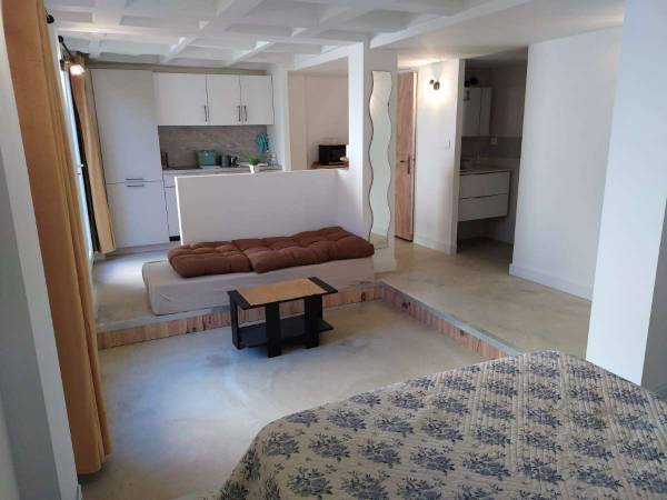 Location / Studio de 32 m², Nîmes, Rue Mozart / Photo 2