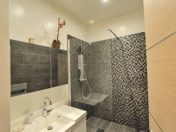 Location / Appartement 3 pièces de 72 m², Marseille, Rue Paradis / Photo 5