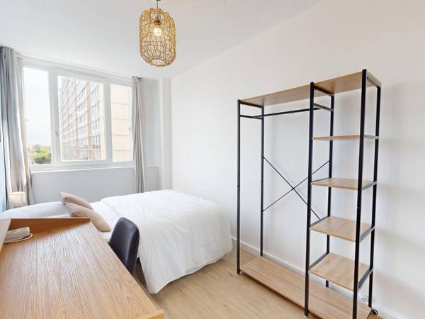 Flatsharing / 5-bedroom flat · 69 m², Bron, Rue Edouard Branly - Droite / Photo 2