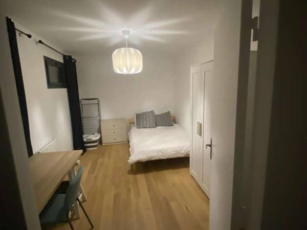 Colocation / Appartement 5 pièces de 120 m², Clichy, Rue de Neuilly / Photo 4