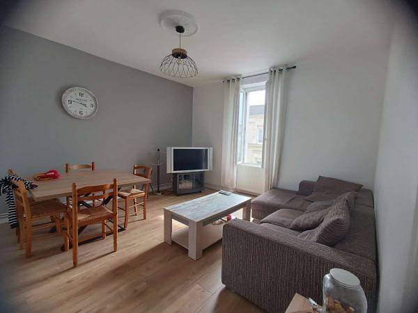 Colocation / Appartement 6 pièces de 125 m², Angers, Rue Lardin de Musset / Photo 2