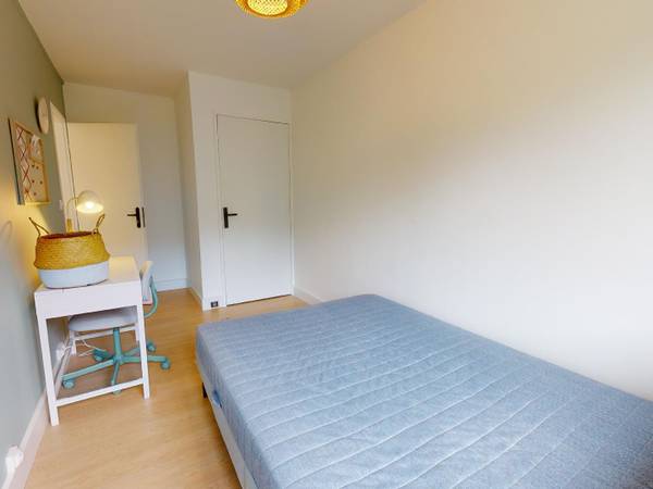Colocation / Appartement 4 pièces de 75 m², Lyon, Rue de Saint-Cyr / Photo 2