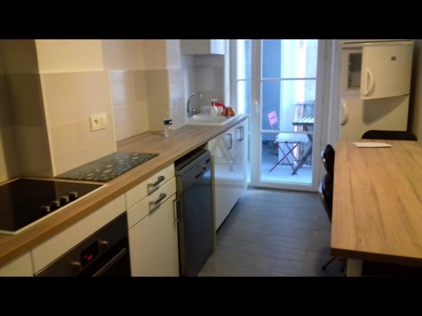 Colocation / Appartement 4 pièces de 75 m², Marseille, Rue De L'académie / Photo 2