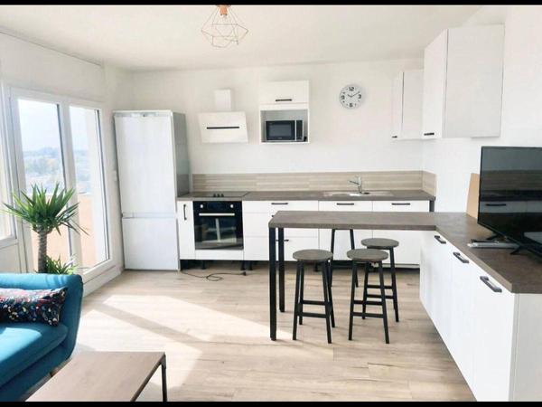 Colocation / Appartement 5 pièces de 71 m², Cenon, Rue du Docteur Schweitzer / Photo 2