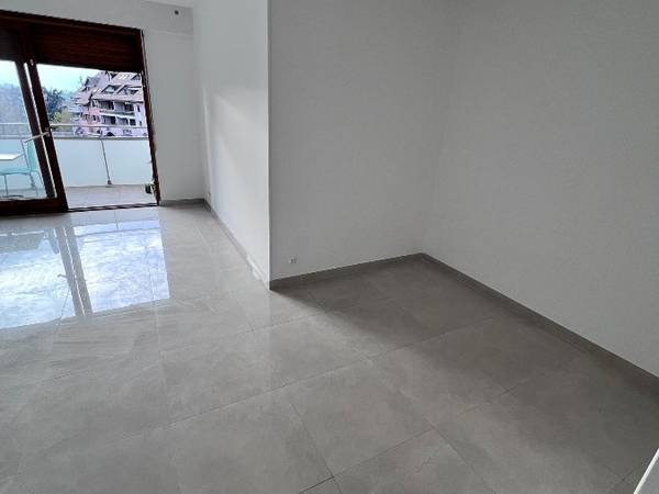 Colocation / Appartement 3 pièces de 86 m², Saint-Julien-en-Genevois, Place de la Libération / Photo 2