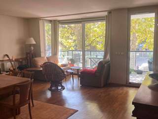Room share, 4 rooms apartment, Paris