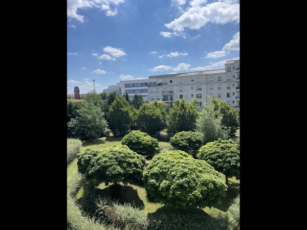 Colocation / Appartement 3 pièces de 66 m², Le Bourget, Rue du Commandant Rolland / Photo 2