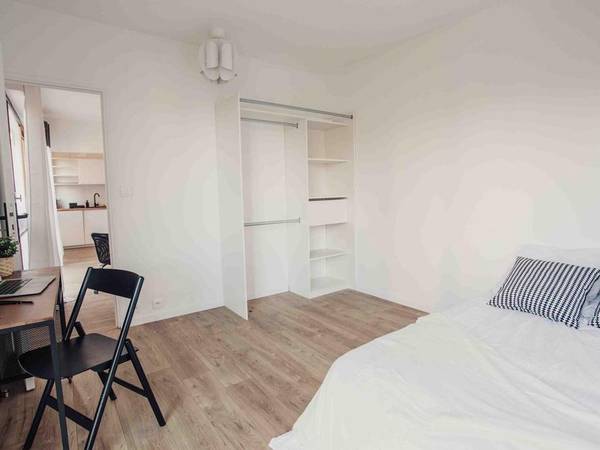 Chambre chez l'habitant / Appartement 1 pièce de 23 m², Fontenay-le-Fleury, Avenue . de la République / Photo 2