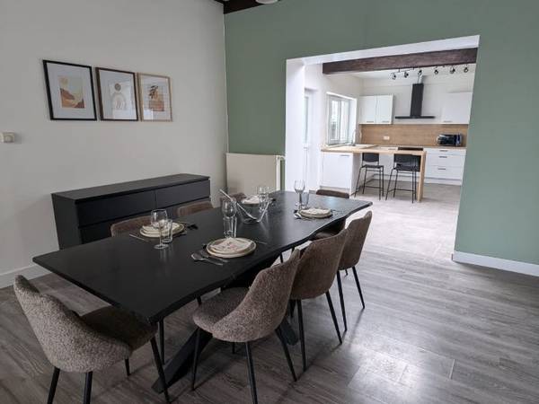 Colocation / Maison 10 pièces de 230 m², Charleroi, Rue Masses Diarbois / Photo 2