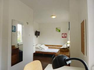 Room in a live-in landlord's home / 1 room house, Tourcoing