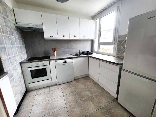 Colocation / Appartement 5 pièces de 88 m², Saint-Jean-de-la-Ruelle, Rue Chanteloup / Photo 2