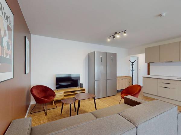 Colocation / Appartement 8 pièces de 135 m², Choisy-le-Roi, 1 Place de la Fontaine Louis Boré, / Photo 2