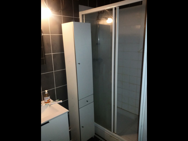 Colocation / Appartement 5 pièces de 65 m², Grenoble, Rue De L'isère / Photo 2