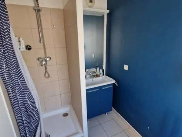 Sous-location / Immeuble 4 pièces de 100 m², Saint-Denis, Rue Proudhon / Photo 3