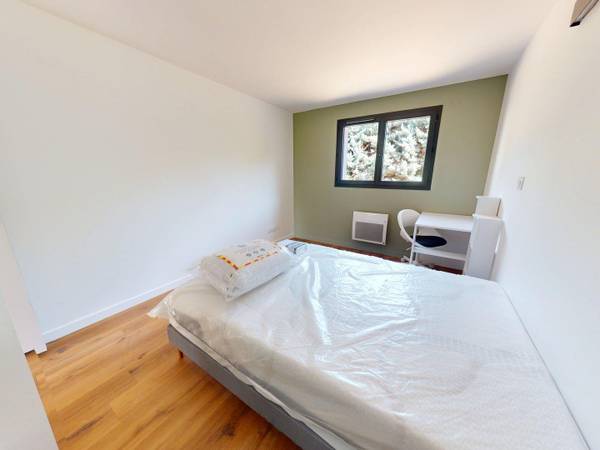 Colocation / Maison 15 pièces de 270 m², Saint-Priest, Avenue Salvador Allende / Photo 2