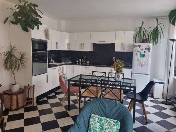 Colocation / Appartement 4 pièces de 80 m², Paris, Rue du Chemin Vert / Photo 2